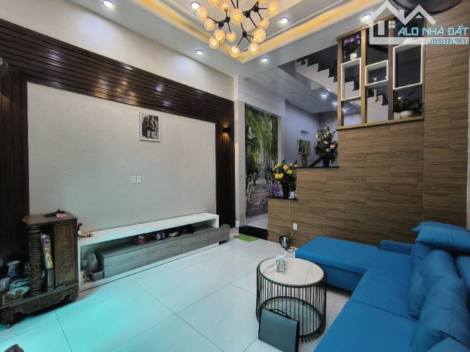 NHÀ ĐẸP LUNG LINH GẦN EMART, Phan Huy Ích - Gò Vấp - 5 tầng - 3PN,4WC - DT 61m2