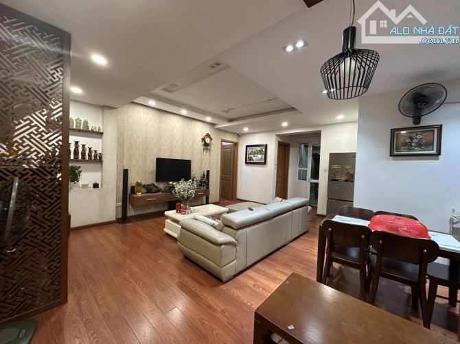 Bán căn chung cư tòa Victoria Văn phú- Hà Đông, 97m 3PN giá 6.x tỷ, sổ đỏ chính chủ