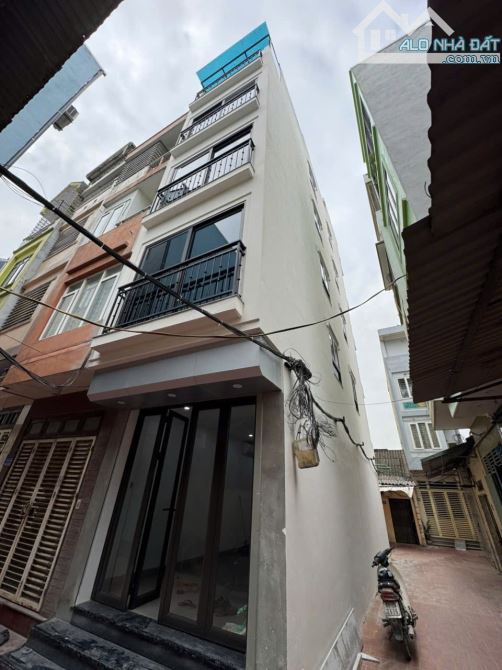Cho thuê nhà ngõ 166 Phúc Diễn dt 45mx 6 tầng, thang máy, ô tô đỗ, nhà mới