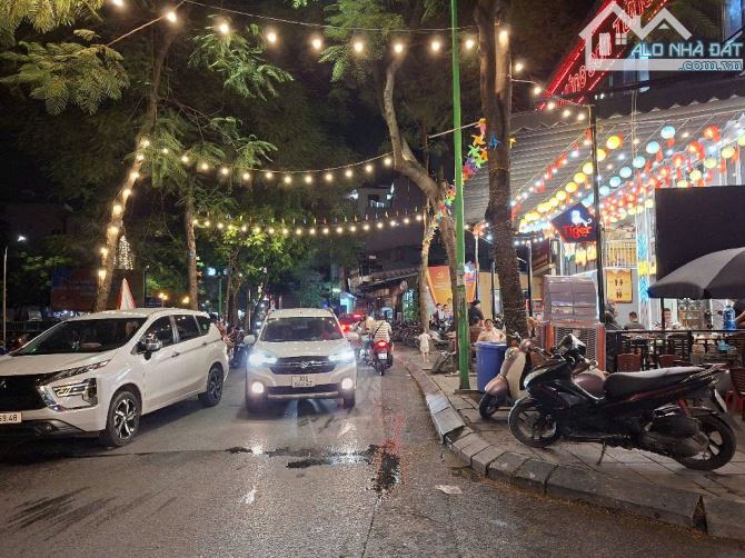 TRƯƠNG ĐỊNH - NHÀ GẦN PHỐ - NGÕ ĐẸP - MẶT TIỀN RỘNG - VIEW SÂN BÓNG NHÀ VĂN HÓA
