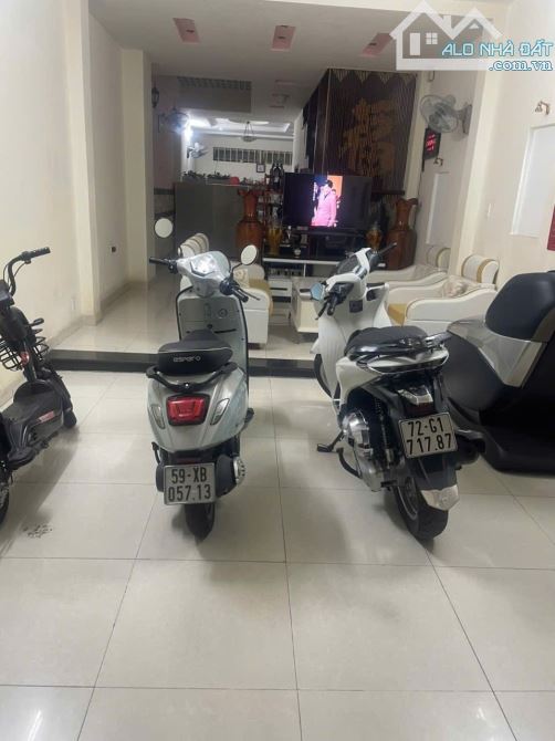 linh chiểu nhà 3 tầng xe hơi 80m2 4pn 4wc