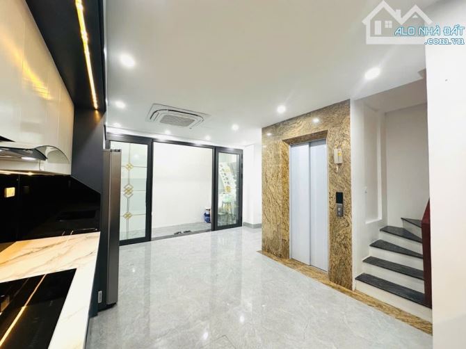 BÁN NHÀ NGÔ GIA TỰ,  LONG BIÊN,  DT 45M , 6 TẦNG , THANG MÁY,  Ô TÔ ĐỖ CỔNG,  HƠN 7 TỶ