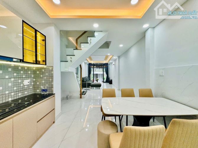 SIÊU PHẨM ! Nhà HXH 31/ Ung Văn Khiêm, P.25 | DT: 4 X 16m | 5 tầng + NTCC