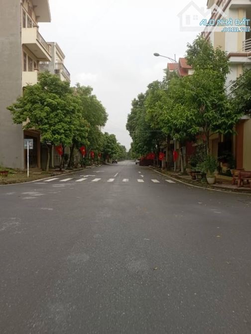 Bán gấp lô đất Đoàn Khuê, khu Thống Nhất, tp Nam Định/ giá 4,3 tỷ