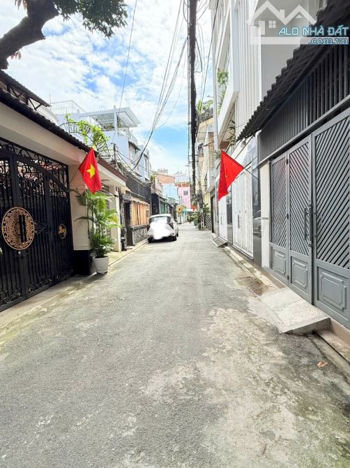 Chỉ 9.5 tỷ, Nhà 3 tầng, 4.2x13m, 51m2, HXH 5m, Nguyễn Đình Khơi, P4