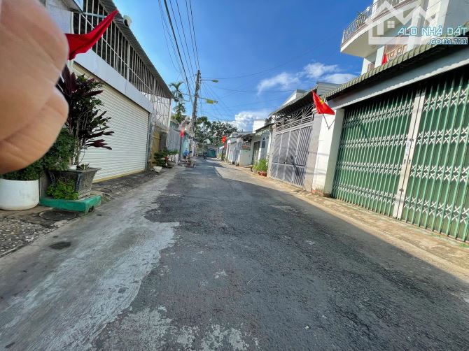 BÁN ĐẤT TẶNG NHÀ CŨ ĐANG CHO THUÊ 5tr/tháng, MẶT TIỀN PHAN VĂN KHOẺ