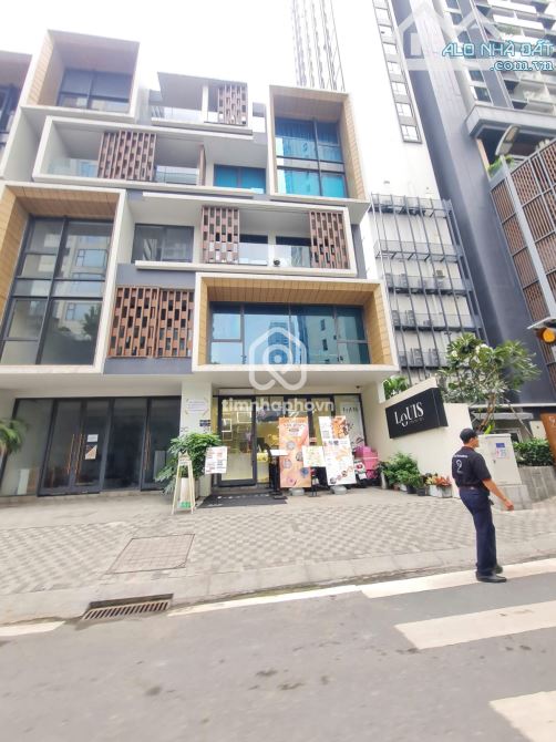 Bán CHDV Hẻm Xe Tải Nguyễn Gia Trí cách HUTECH 100m- 4x20m- 5 tầng- HDT 110tr/th chỉ 23 tỷ