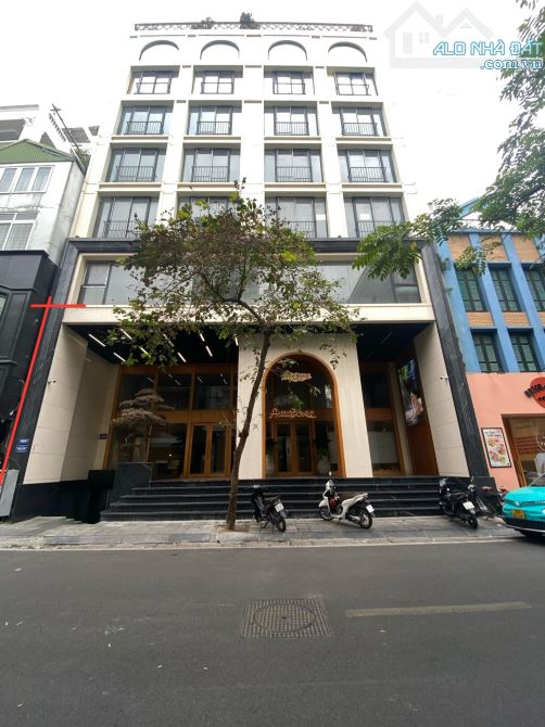 Cho thuê tòa nhà mặt phố TRẦN HƯNG ĐẠO 300m2 x 9 tầng - mặt tiền 20m- Giá Hấp Dẫn