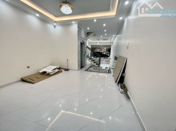 🍒 CHO THUÊ CĂN 2 TẦNG MẶT TIỀN 5M PHỐ NGUYÊN ĐỨC CẢNH - VIEW NHÀ HÁT LỚN