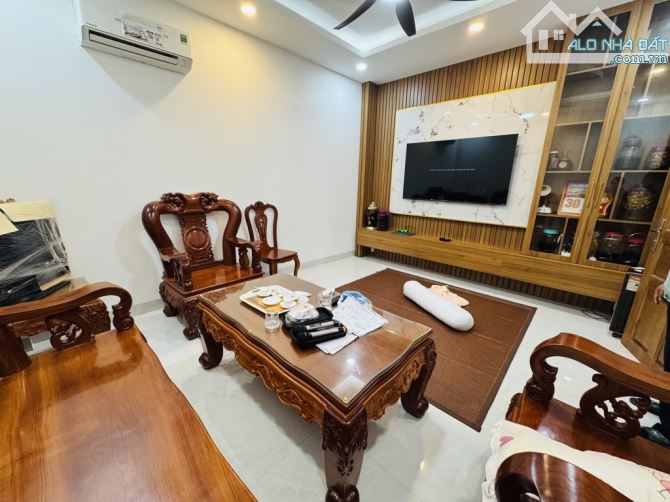BÁN NHÀ MT Nguyễn Quý Anh, Tân Phú 5 tầng 80m2(5x16). Nhà đẹp ở ngay. Giá chỉ 16 tỷ.