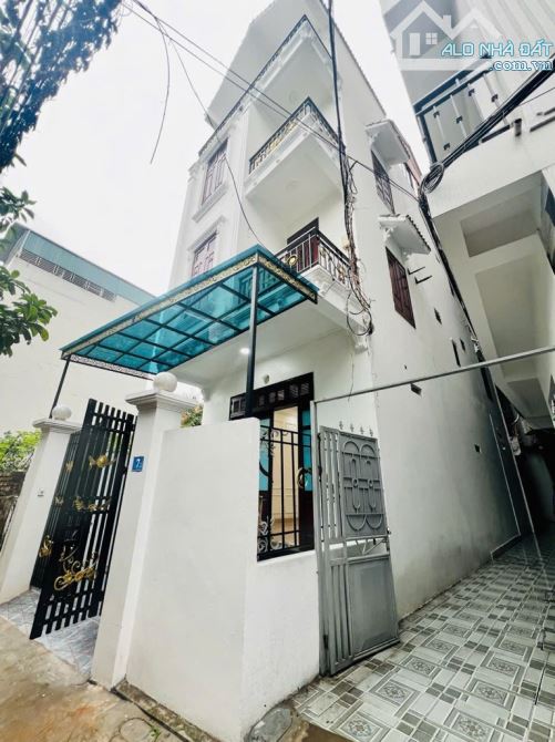Bán nhà phúc lợi Long biên 69m2 xây 4 tầng lô góc ngõ nông