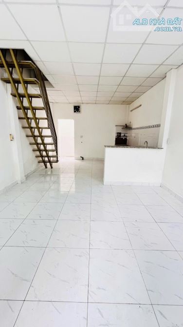 BÁN NHÀ TRUNG CHÁNH HÓC MÔN - 2 TẦNG 40M - SỔ HỒNG RIÊNG - 2.67 TỶ