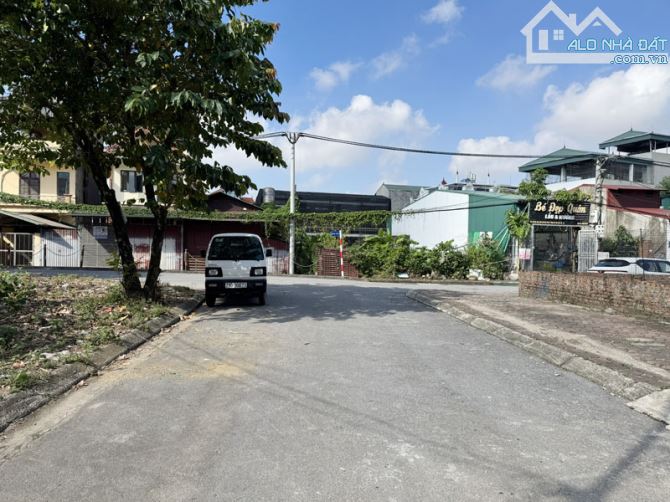 Bán 94m2 đất đấu giá Xóm 2 Đông Dư, Bát Tràng. Đường 3 ô tô tránh, vỉa hè rộng, mặt thoáng