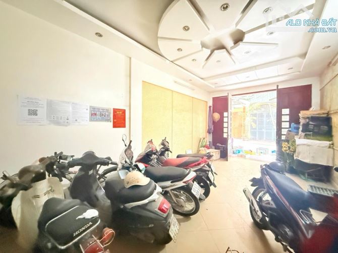 Pháo đài Láng nhà dòng tiền kinh doanh bất chấp 69m 5 tầng Mt4m giá 23.5 tỷ