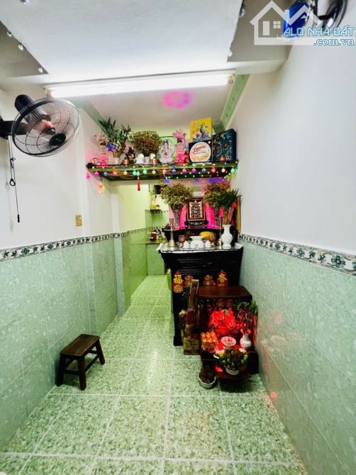 Gần Chợ Bình Tiên (Q6) - 4 tầng có sân thượng - 3PN 2WC - SHR chính chủ lâu đời