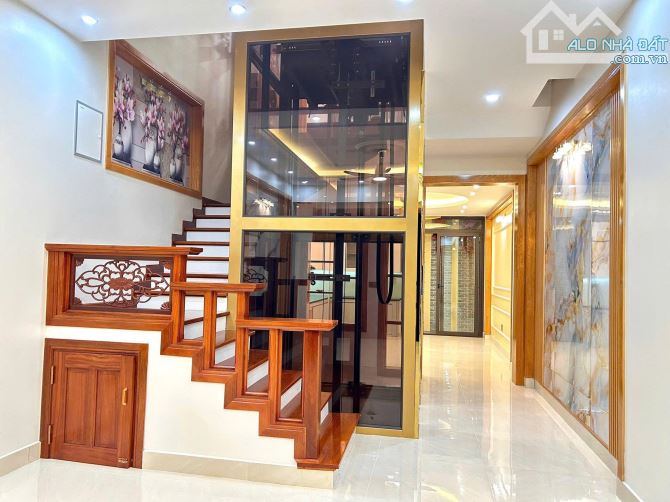 Bán nhà 4 tầng thiết kế hiện đại có thang máy tại khu đô thị Tân Phú Hưng