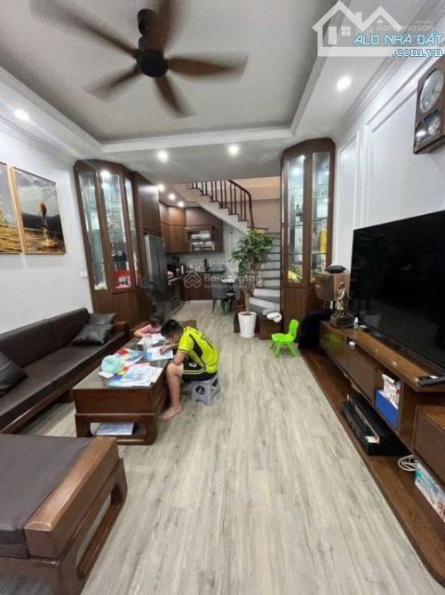 NGUYỄN HOÀNG – 37M² x 5 TẦNG – LÔ GÓC 2 MẶT THOÁNG – NGÕ THÔNG – GẦN Ô TÔ