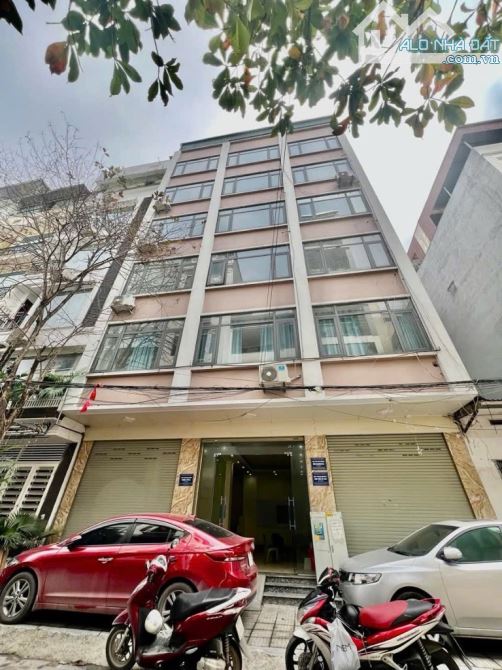 Nhà Cầu Giấy 8 tầng gần mặt phố gara ô tô - thang máy - phân lô - nội thất siêu đẹp
