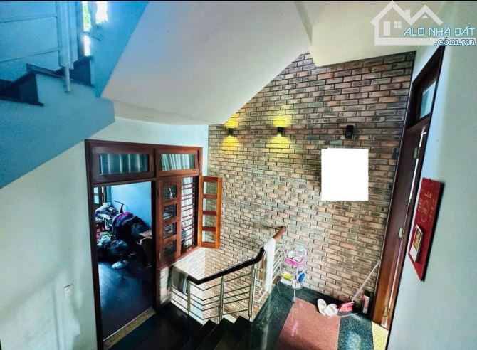 NHÀ 3 TẦNG MẶT TIỀN KINH DOANH PHẠM VĂN ĐỒNG - NHÀ KIÊN CỐ - KHÔNG NỘI THẤT - TP HUẾ