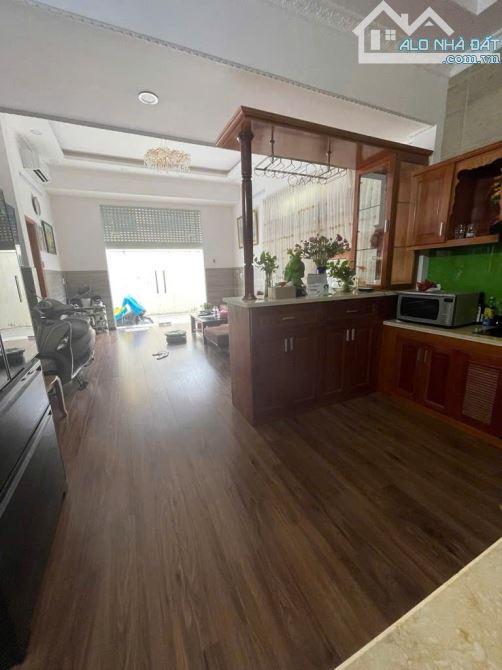 Nhà mới xây Quận 7, 3 căn + 2 trọ, SHR, cho thuê ổn định