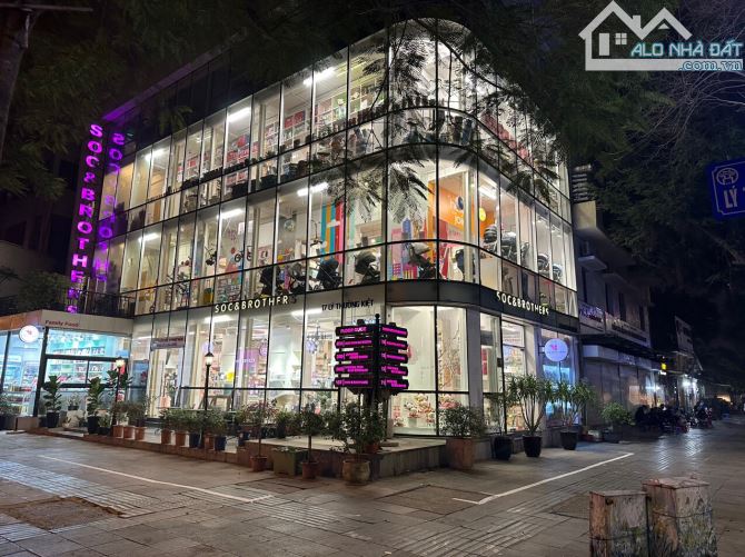 Cho thuê MP Lạc Long Quân - Tây Hồ - Đoạn đẹp.DT 220m², 1 tầng MT 12m, Kinh doanh xe điện