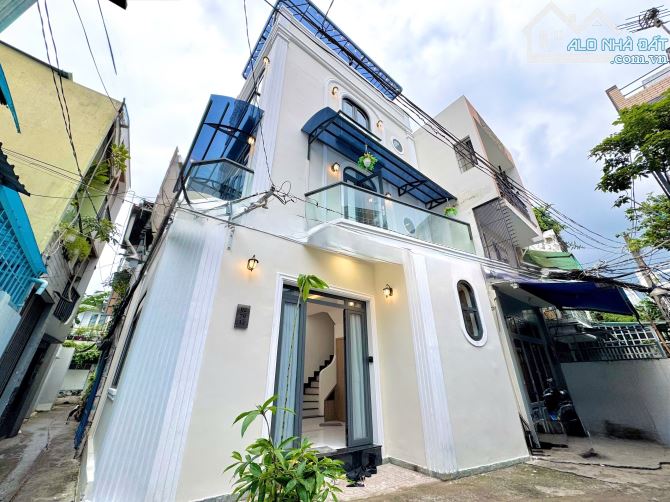 SIÊU PHẨM LÔ GÓC 4 TẦNG LẦU KẾ BÊN Q1 • CHỈ 6.48 TỶ