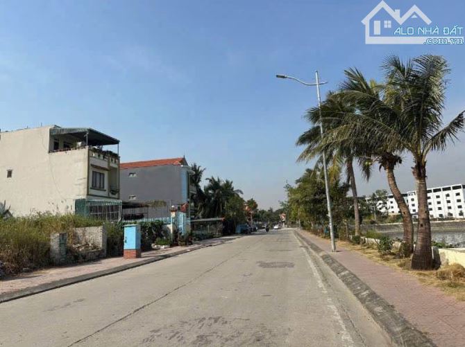 Chính chủ gửi bán lô đất Lưng tựa núi mặt hướng hồ, phong thuỷ hữu tình mặt tiền đường hùn