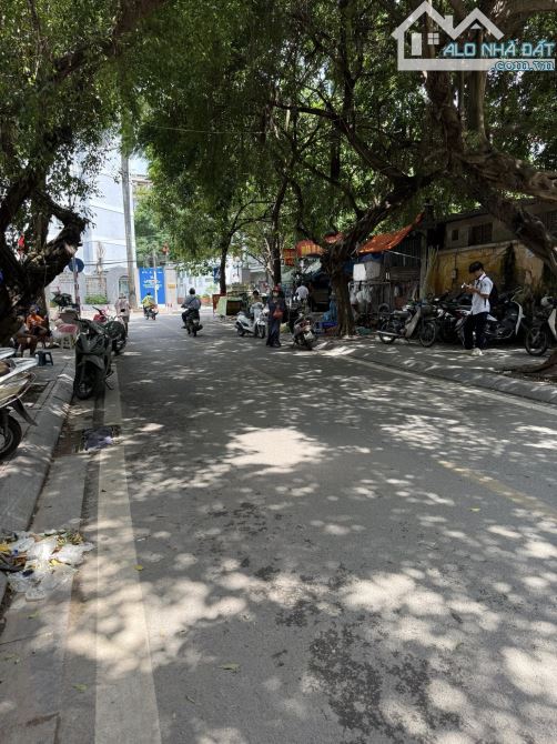 Bán nhà mặt ngõ Phan Kế Bính - DT 45m2 - nhà 4 tầng - MT 5,2 - Giá chỉ 20 Tỷ .