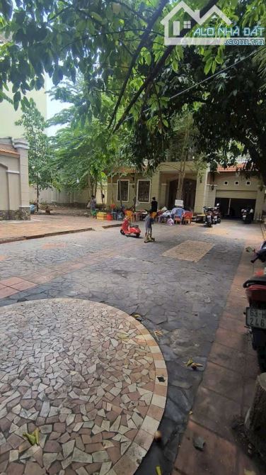 BIỆT THỰ SÂN VƯỜN QUANG TRUNG GÒ VẤP - PHƯỜNG 11 - DIỆN TÍCH KHỦNG NỞ HẬU