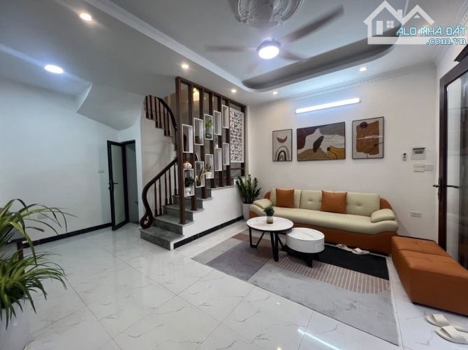 BÁN NHÀ NGÕ NÔNG GẦN PHỐ 7,5 TỶ 30m 6 TẦNG MT 3.5m CÁCH 30m Ô TÔ ĐỖ THỤY KHUÊ TÂY HỒ.