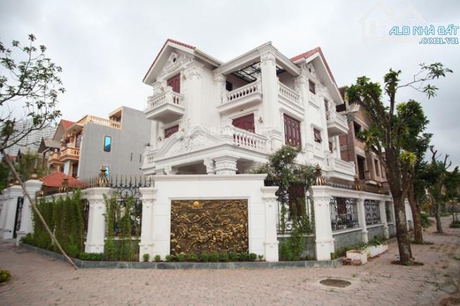 chủ bán nhà mặt tiền 350m2 đường Nguyễn Thị Diệu quận 3