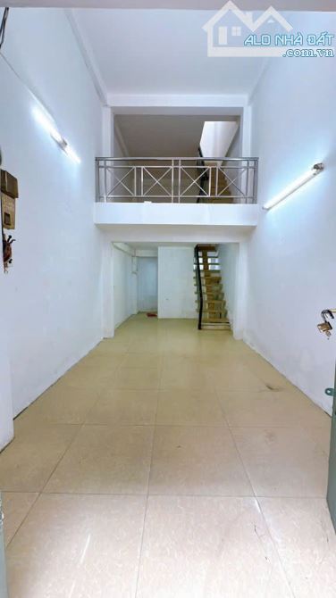 Nhà bán đường Đoàn Văn Bơ quận 4 sát trung tâm, 60m2 giá 3,9 tỷ sang tên ngay