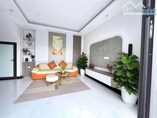 BÁN NHÀ ĐƯỜNG PHÚC LỢI 38M2, 5 TẦNG MỚI ĐẸP, VIEW VINHOMES, 5.65 TỶ.