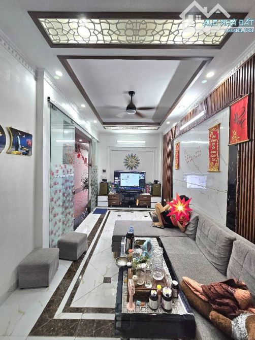 BÁN NHÀ ĐƯỜNG PHÚC LỢI 35M2, 5 TẦNG Ở NGAY, NỘI THẤT ĐẸP, 6.1 TỶ.