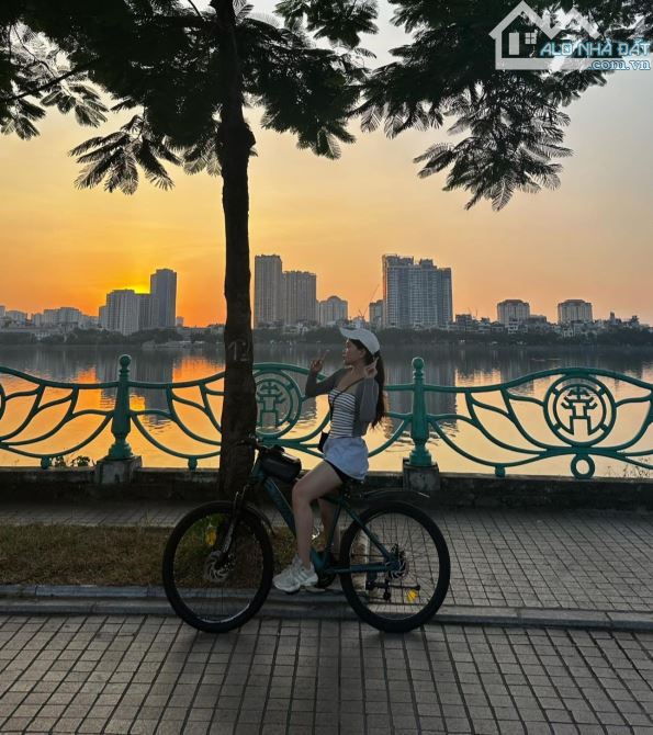 Lạc Long Quân, Tây Hồ | 142m², 4 tầng, MT 7.3m — view Hồ Tây, sổ nở hậu — 29 tỷ (TL)