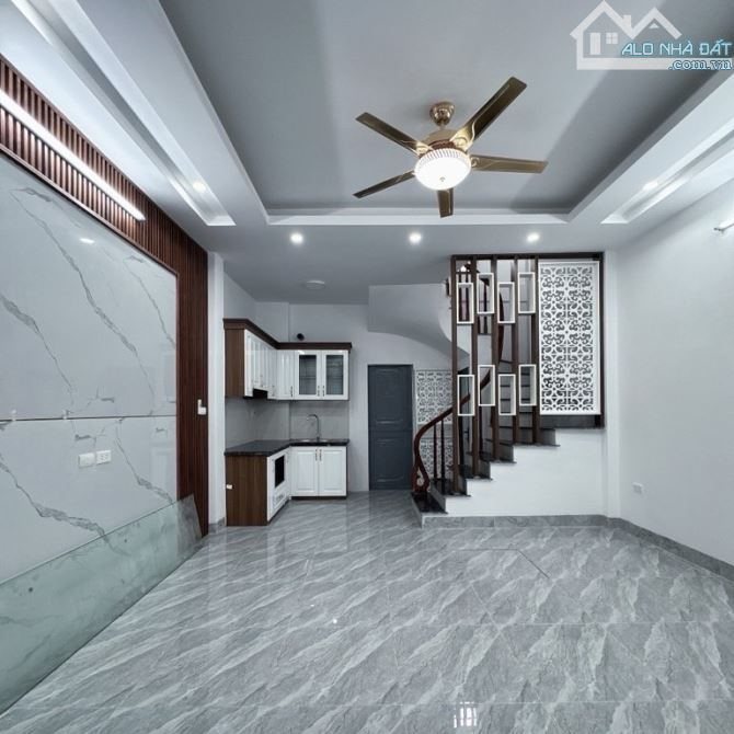 BÁN NHÀ VIỆT HƯNG 35M2, 5 TẦNG MỚI ĐẸP, NGÕ NÔNG, GẦN Ô TÔ, 6 TỶ