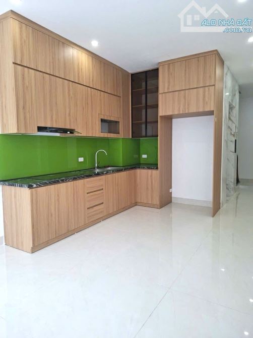 BÁN NHÀ VIỆT HƯNG 50M2, 5 TẦNG THANG MÁY, GẦN Ô TÔ, 7.8 TỶ