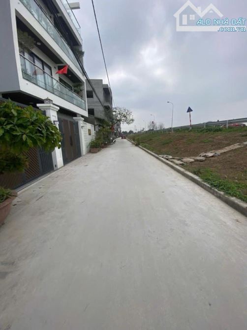 BÁN NHANH LÔ ĐẤT ĐẸP THỤY PHƯƠNG ĐÔNG NGẠC DT 60M MT 4.5M Ô TÔ TRÁNH KINH DOANH 11.5 TỶ