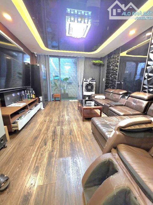MẶT TIỀ.N NỘI BỘ TÊN LỬ.A - AEO.N MAILL - KINH DOANH - ( 4X20M )
