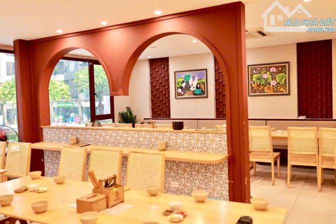 Sang nhượng nhà hàng– SN Chân Đế CC Imperia,, Hai Bà Trưng, DT 80m²,2 tầng, MT 8m