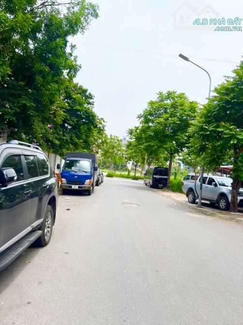 LÔ GÓC SIÊU VIP PHỐ TRẦN ĐĂNG KHOA LB DT90M MT17M GIÁ 29,7 TỶ VỈA HÈ NHIỀU Ô TÔ TRÁNH KD