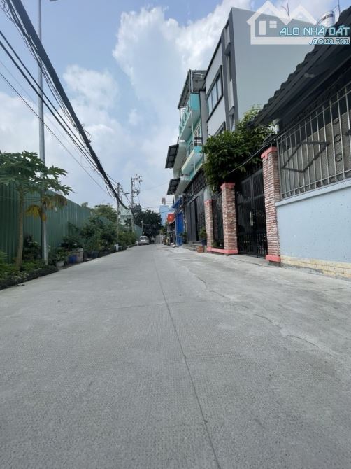NHÀ 3 TẦNG-SHR 5x17M – Ô TÔ NGỦ TRONG NHÀ – HẺM THÔNG ĐÀO TRÍ-NHỈNH 7TỶ