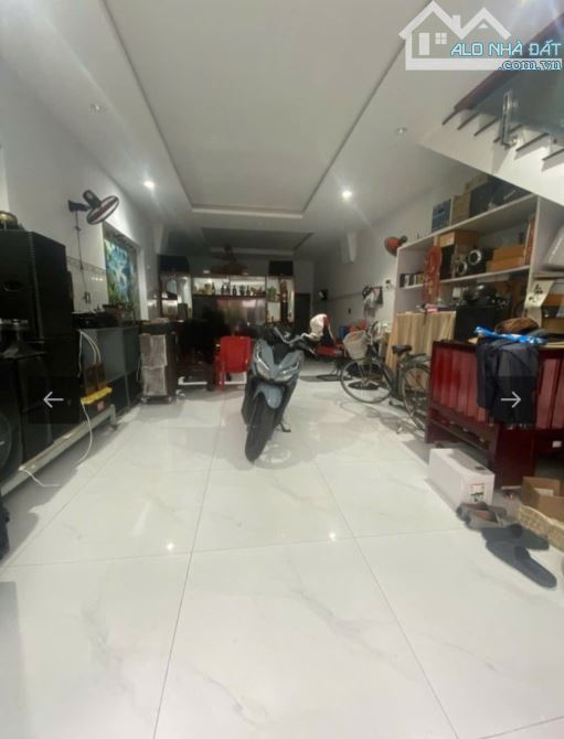 Nhà 4 tầng, 68m², ngang 5.8m, đường Tô Ngọc Vân, Linh Đông, giá 8.2 tỷ