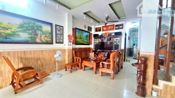 🏠 BÁN NHÀ 4 TẦNG GẦN BIỂN – NGANG GẦN 7M – VỊ TRÍ TRUNG TÂM – GIÁ 7,9 TỶ
