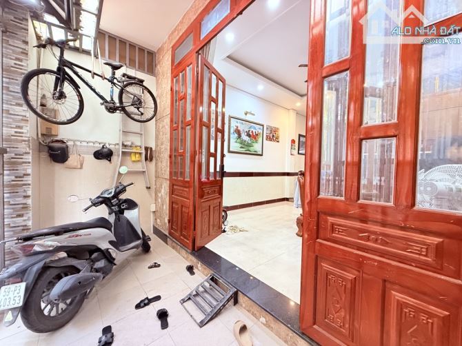 KHÔNG CÓ CĂN THỨ 2-NHÀ ĐẸP- GIÁ RẺ-HXH HUỲNH VĂN NGHỆ- TÂN BÌNH- DT 75M2- NGANG 5