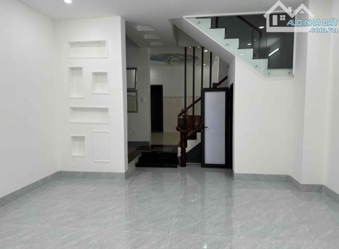 Nhà 2 lầu mặt tiền đắc địa trung tâm Cần Thơ