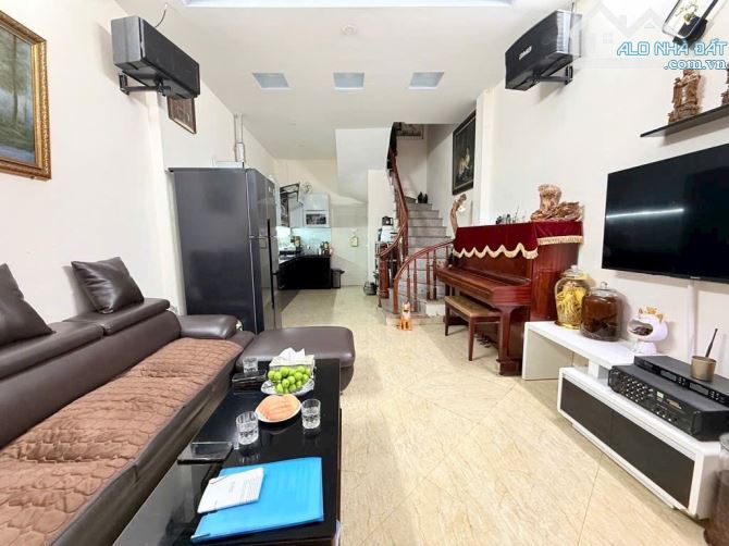 BÁN NHÀ VIỆT HƯNG, LONG BIÊN, DT36M , 5 TẦNG , Ô TÔ ĐỖ CỔNG,  NHỈNH 6 TỶ