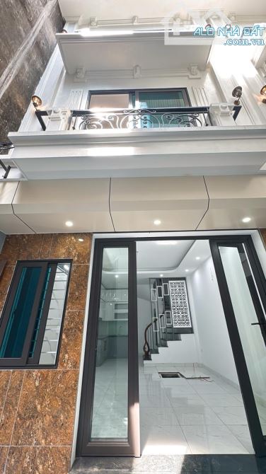 Bán Nhà Đê Trần Khát Chân 35M-5T,Sát Phố và Ô Tô tránh lô góc chỉ hơn 7 tỷ cực đẹp