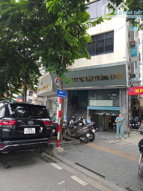 Nhà phố Trưởng Chinh, Ô tô đỗ cửa, DT 37m2, 4 tầng, chỉ 9 tỷ 2 thoáng