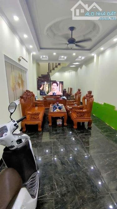 BÁN GẤP - HẠ CHÀO 1 TỶ - TRUNG TÂM SÀI ĐỒNG - VỊ TRÍ VIP - NGÕ NÔNG - Ô TÔ ĐỖ CỬA 🔥